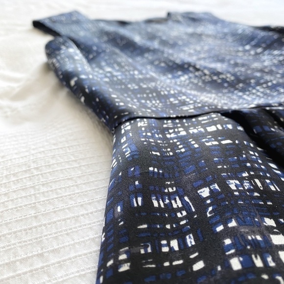 JUDITH & CHARLES 100% SILK BLACK BLUE WHITE PATTERN SLEEVELESS SATIN DRESS - 0 - Picture 7 of 9